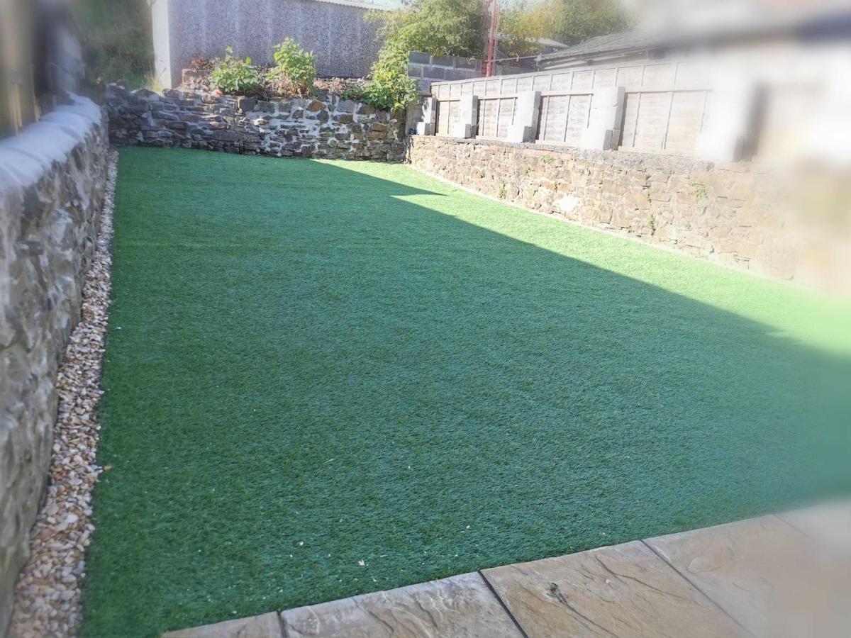 Large Green Garden, 4 Bedrooms, Sleeps 8 スウォンジー エクステリア 写真