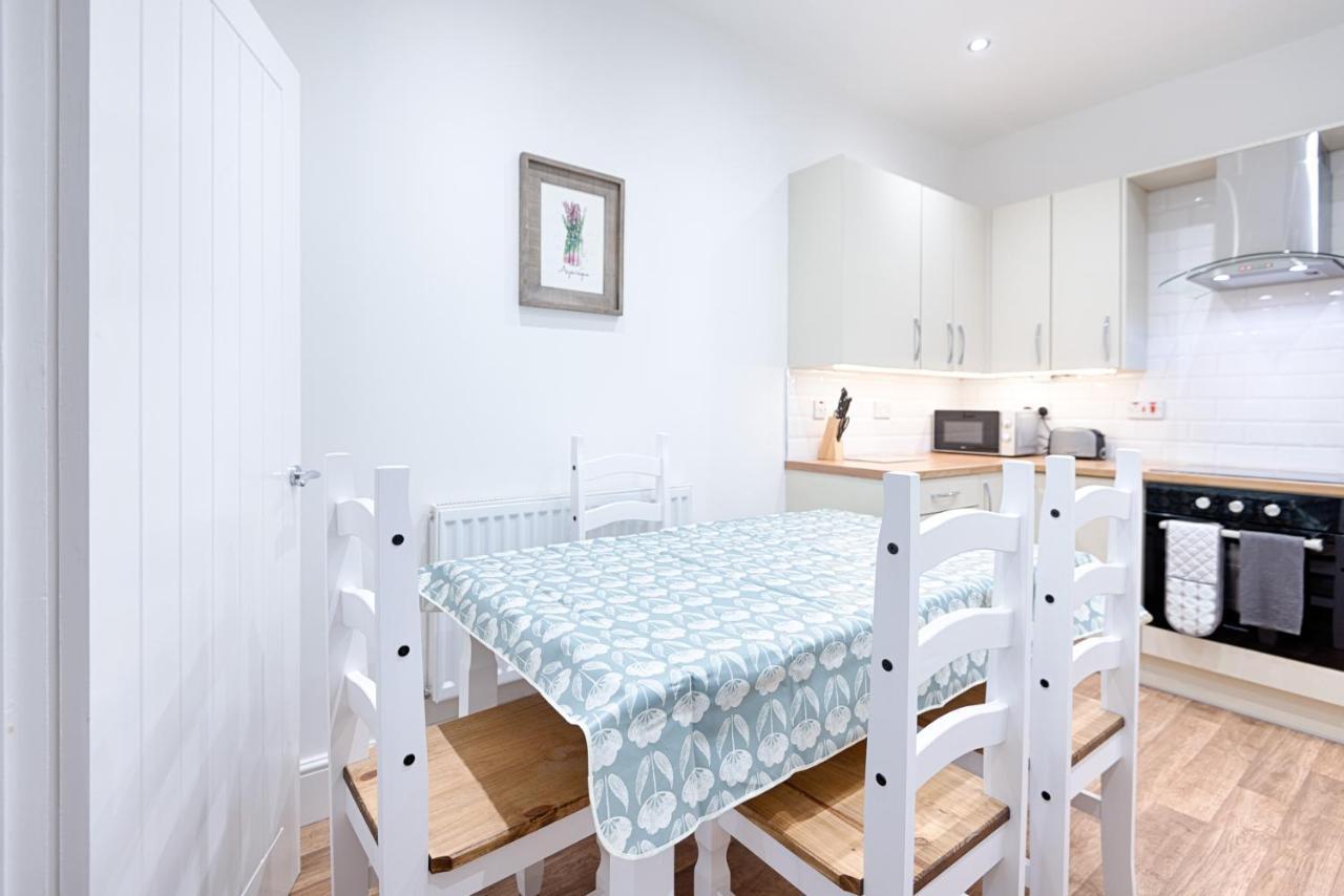 Large Green Garden, 4 Bedrooms, Sleeps 8 スウォンジー エクステリア 写真